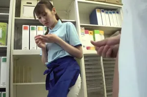 Nữ sinh đi làm thêm và chàng quản lý thiếu thốn tình cảm